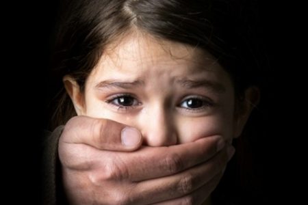 کودک گروگان گرفته شده در شوشتر به آغوش خانواده بازگشت