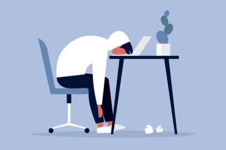 احساس خستگی در بدن نشانه چیست؟ ۷ هشدار مهم برای کسانی که مدام احساس خستگی می‌کنند!