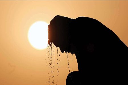 مرگ کارگر پیمانکاری پارس جنوبی در اثر گرمازدگی/ چرا ساعت کار کاهش نیافت؟