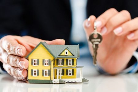 آیا با فوت موجر و مستأجر، قرارداد اجاره باطل می‌شود؟