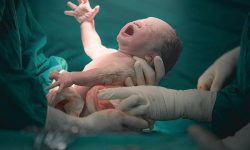 اولتیماتوم وزارت بهداشت به بیمارستان‌ها برای سزارین‌ تقویمی در «۰۲.۰۲.۰۲»