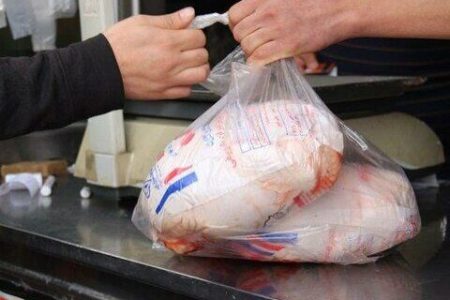 فروش مرغ بالاتر از ۶۳ هزار تومان تخلف است/ با خاطیان برخورد می‌شود