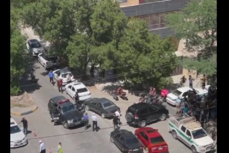 قاتل فراری در اهواز کشته شد/ دادستان اهواز جزییات زمین‌گیر شدن قاتل فراری در محله کیانپارس اهواز را تشریح کرد / شهادت مامور پلیس در این عملیات