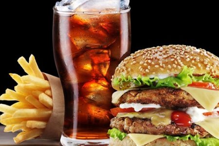 مصرف زیاد نوشابه و هات داگ چه بلایی سر مغز می‌آورد؟