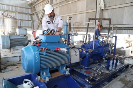 عملیات نصب و پیش راه اندازی پمپ نفت با موفقیت انجام شد