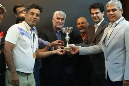 “معراج مسجدسلیمان” قهرمان لیگ برتر گلف کشور  / جام قهرمانی بعد از ۶ سال به زادگاه گلف بازگشت