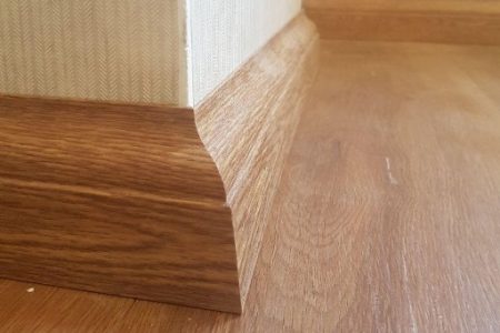 قرنیز چوبی بهتر است یا سنگی؟