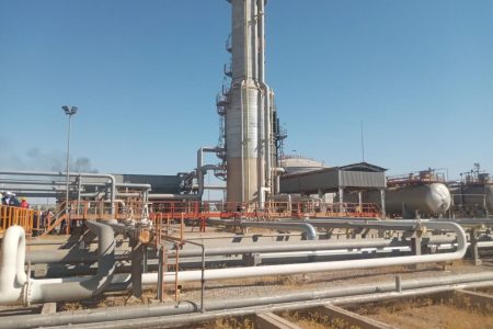 فرماندار هفتکل عنوان کرد: حل مشکل بیکاری و توسعه هفتکل با ایجاد صنایع نفتی/آخرین وضعیت احداث پتروپالایش