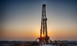 ۴۲ حلقه چاه‌ نفت و گاز در مناطق خشکی و دریایی کشور حفر و تکمیل شد