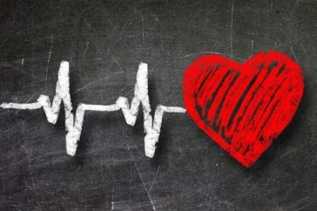 علائمی که زنان نادیده می‌گیرند؛ نشانه‌های پنهان سکته قلبی