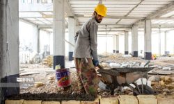 کارگران ساختمانی در انتظار اجرای قانون جدید بیمه/صف انتظار کوتاه می‌شود؟