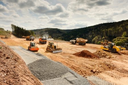 با حضور وزیر راه و شهرسازی؛ عملیات اجرایی ۱۴ کیلومتر از پروژه چهاربانده دزفول – شوشتر آغاز می‌شود