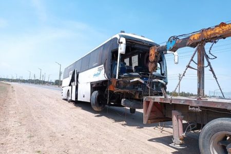 ۱۱ مصدوم در تصادف زنجیره‌ای در آزادراه نطنز به کاشان