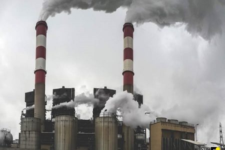 در پی تلاش برای جلوگیری از خروج واحد نیروگاهی از مدار انجام شد؛ گفت‌وگوی تلفنی و تقدیر وزیر نیرو از جهادگران نیروگاه «رامین» اهواز