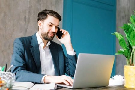 آداب و قوانین استفاده از موبایل در محل کار