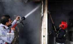 آتش گرفتن سه مغازه در خیابان سلمان فارسی اهواز/ نجات جان سه نفر از میان آتش+گزارش تصویری