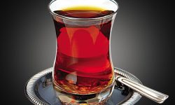 مصرف چای پُررنگ را حذف کنید/ عوارض خوردن چای شبانه