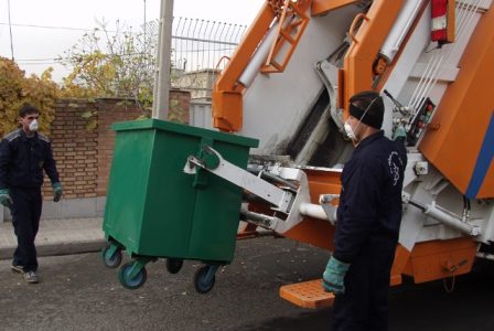 تعویض مخازن زباله فرسوده و جایگزینی مخازن نو گامی مؤثر در بهبود خدمات شهری