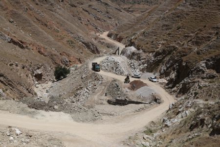 جدیت شرکت نفت و گاز مسجدسلیمان در اجرای جاده پاگچ امام رضا(ع) تا روستای تنگ تلفن لَهبَری
