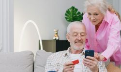 آموزش: پنج نکته برای استفاده آسان از گوشی اندرویدی برای سالمندان