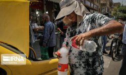 افراد گرمازده علاوه بر آب، نمک بخورند