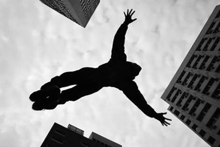 سقوط نوجوان ایذه ای از ساختمان چهار طبقه و بازگشت معجزه آسا به زندگی