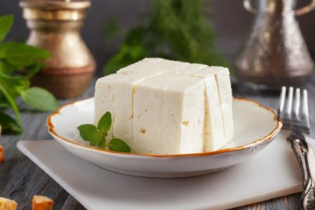 خوردن این ۱۶ ماده غذایی با پنیر ممنوع!