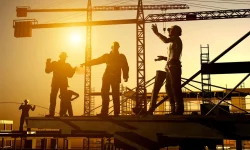 گرمازدگیِ کارگران در دمای بالای ۴۵درجه و امکاناتی که نیست!