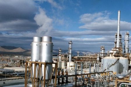 بررسی مشکلات مناطق نفتی، محور برنامه‌های وزیر نفت در سفر دولت به خوزستان