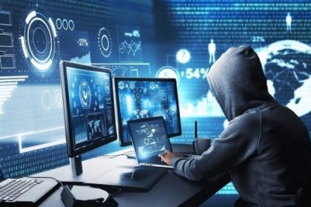 شیطان فضای مجازی دستگیر شد/ اخاذی پسر ۲۸ ساله با صدای یک زن