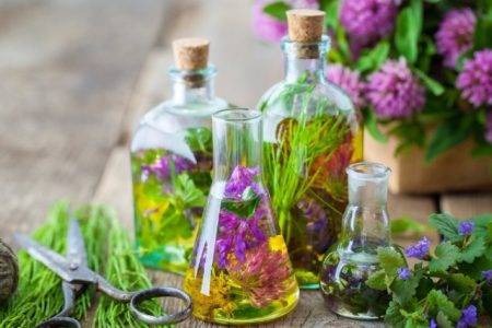 بهترین عرقیات گیاهی برای کاهش قند خون + نحوه مصرف / قند خون را با این ۸ روش ساده کنترل کنید