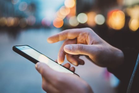 ۵ علامت هشدار دهنده که خطر جاسوسی از تلفن شما را آشکار می‌کند + بهترین راهکار