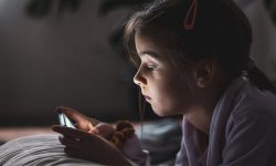 هشدار؛ اعتیاد اینترنتی کودک‌تان را جدی بگیرید