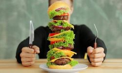 تاثیر غذا‌ها بر طول عمر؛ هات‌داگ ۳۶ دقیقه عمر را کوتاه می‌کند؛ موز ۱۳.۵ دقیقه اضافه می‌کند