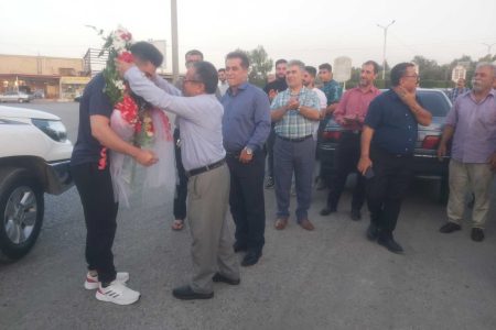 مدال آور مسابقات قهرمانی جهان وارد زادگاهش شد