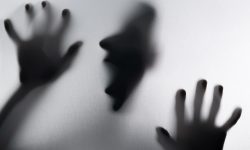 هشدار اجتماعی : دست‌درازی همکلاسی دانشگاه به دختر ۲۲ ساله / او نقش یک عاشق دلباخته را بازی می‌کرد