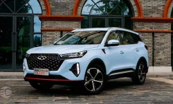 مافیای خودرو اجازه کاهش قیمت را نمی‌دهد/ چرا خودروسازها واردات انجام می‌دهند؟