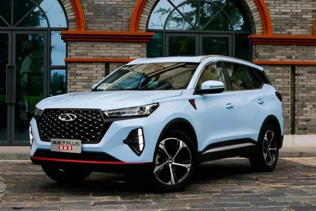 مافیای خودرو اجازه کاهش قیمت را نمی‌دهد/ چرا خودروسازها واردات انجام می‌دهند؟