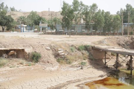 نشت نفت از تأسیسات فرآورشی موجب آلودگی محیط زیست و آب‌ شد