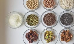 چگونه در خانه پودر پروتئین درست کنیم ؟ ؛ آموزش ساخت پودر پروتئین فقط با ۳ ماده غذایی