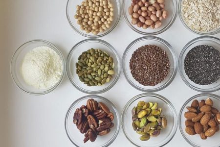 چگونه در خانه پودر پروتئین درست کنیم ؟ ؛ آموزش ساخت پودر پروتئین فقط با ۳ ماده غذایی