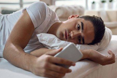 هشدار متخصصان قلب: هرگز اول صبح گوشی را چک نکنید