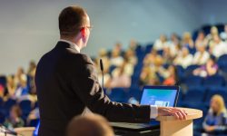 ۱۰ اشتباه رایج در سخنرانی که حتی حرفه‌ای‌ها هم مرتکب می‌شوند