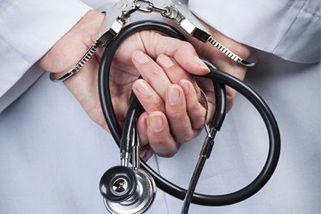 از سوی سازمان نظام پزشکی؛ اسامی پزشکان غیرمجاز و فاقد پروانه طبابت اعلام شد