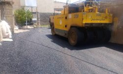 آسفالت ورودی مدرسه امام علی و مسیر مسجد راکی‌ها در جریان است