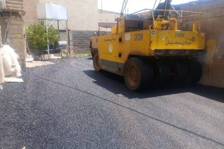 آسفالت ورودی مدرسه امام علی و مسیر مسجد راکی‌ها در جریان است