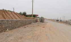 آغاز عملیات تعریض و احداث دیوار حائل ورودی محله شیخ‌مندنی