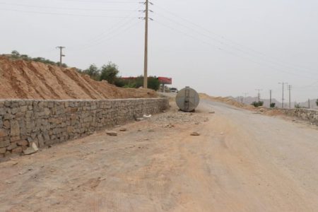 آغاز عملیات تعریض و احداث دیوار حائل ورودی محله شیخ‌مندنی