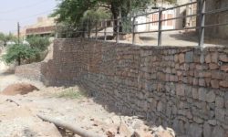 عملیات احداث دیوار حائل توسط شهرداری مسجدسلیمان/ ورودی شیخ‌مندنی ایمن‌سازی شد