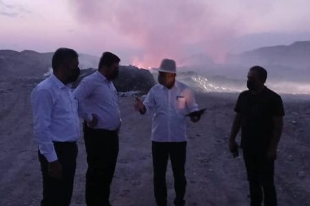 بازدید میدانی معاونین شهرداری مسجدسلیمان از پروژه سایت پسماند و تأکید بر تسریع اجرای سایت پسماند شهری